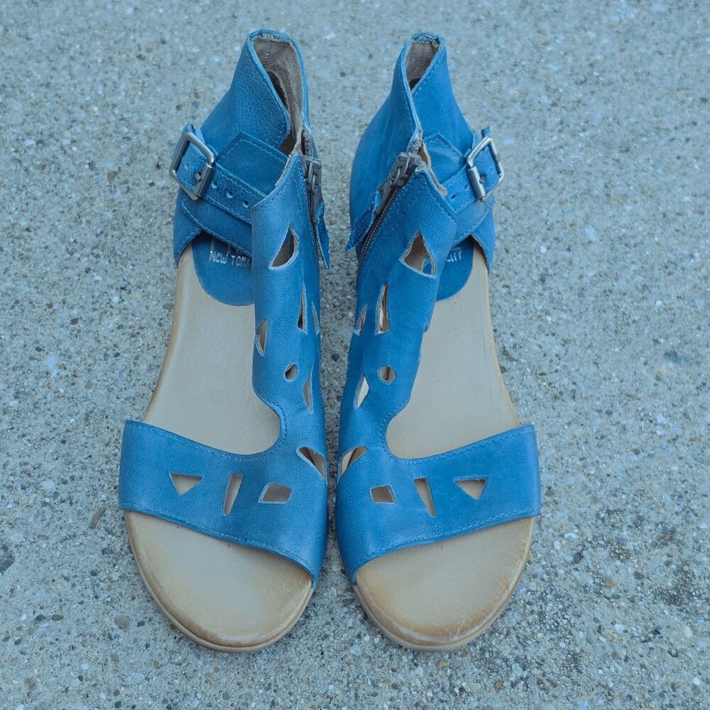 MIZ MOOZ Current Teal BlueLeather Cutout Buckle BohoSandals size 7.5 READ